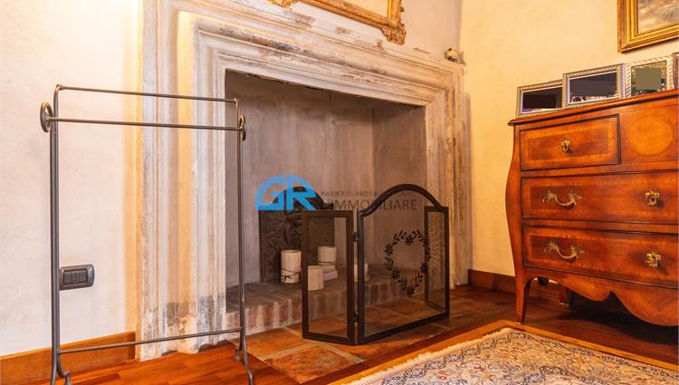 P. 1 - CAMINETTO CAMERA DA LETTO 1