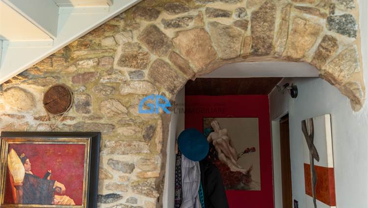 DETTAGLIO ARCO IN PIETRA A VISTA