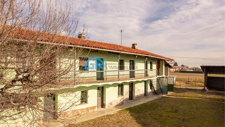 facciata primaria e cortile