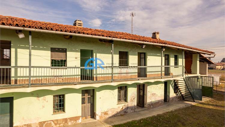 facciata primaria e cortile